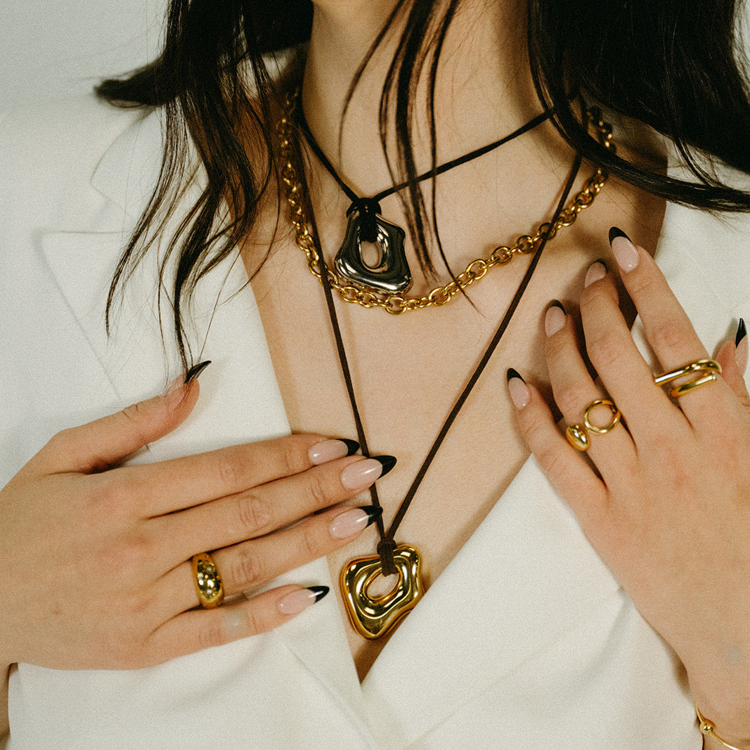 2026 Jewelry Trends: The Everyday Pieces Women Are Wearing on Repeat